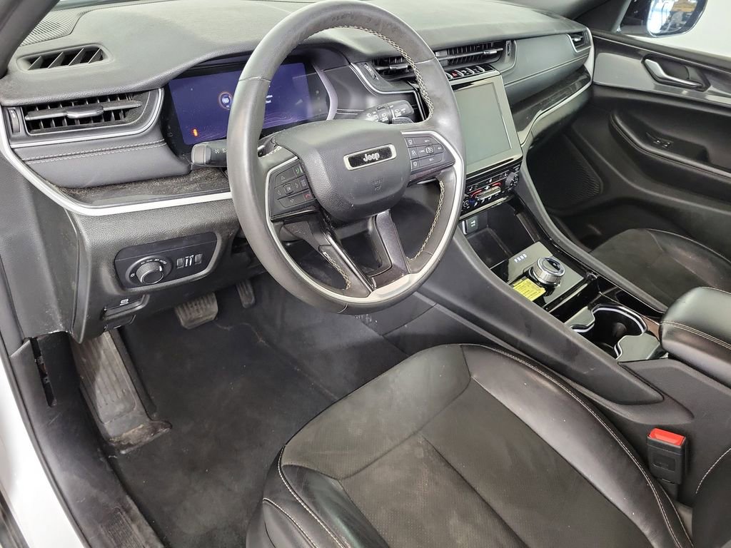 Used 2023 Jeep Grand Cherokee Laredo AWD/4WD image 11