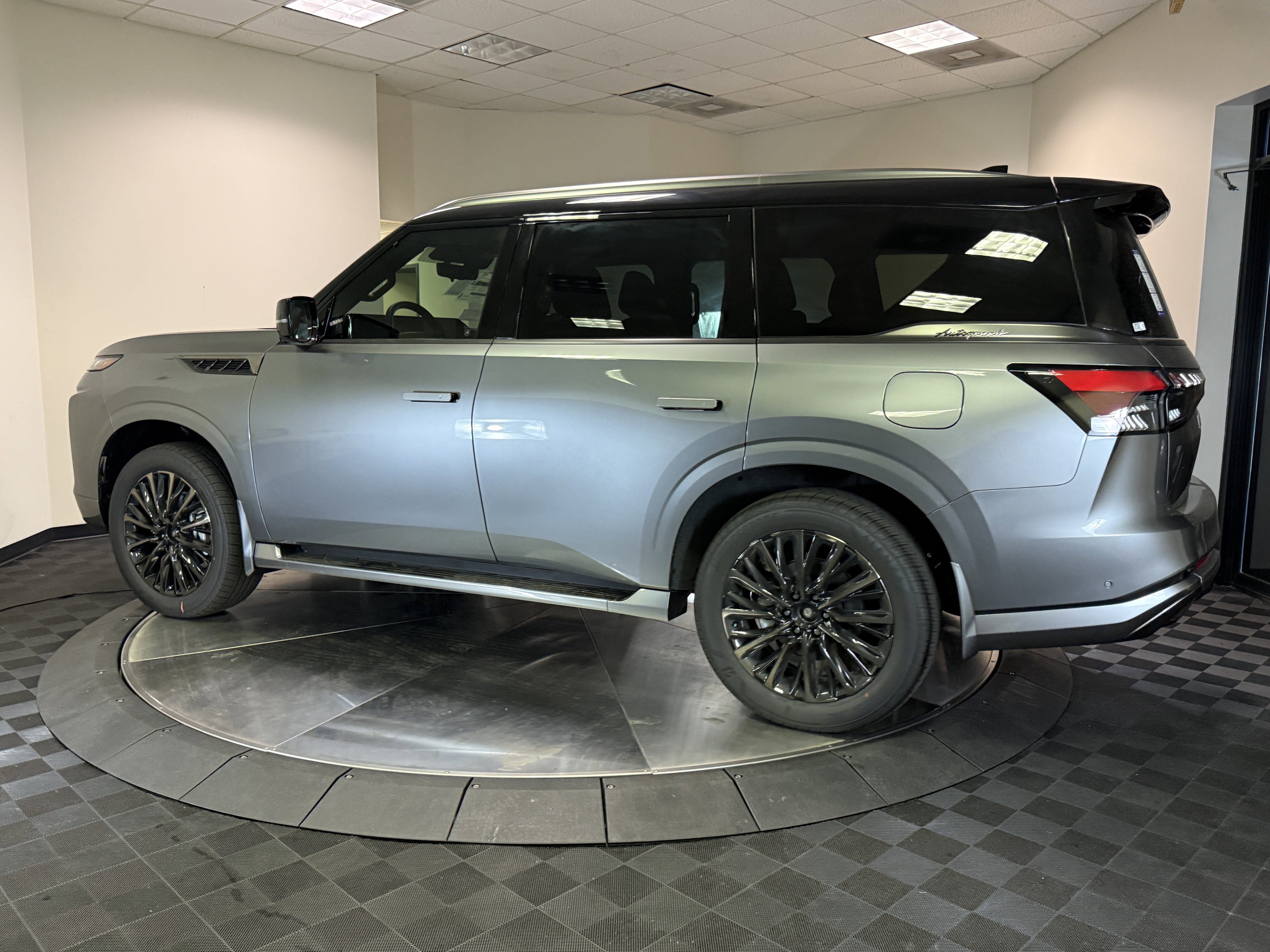 New 2026 INFINITI QX80 Autograph image 4