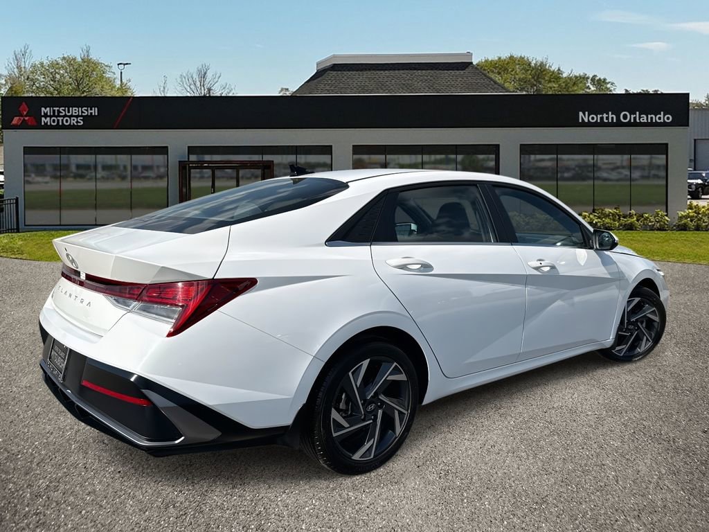 Used 2024 Hyundai Elantra SEL w/ Convenience Package image 5