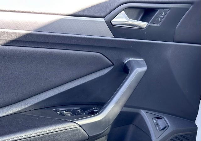 Used 2023 Volkswagen Jetta SE w/ Panoramic Sunroof Package FWD image 16