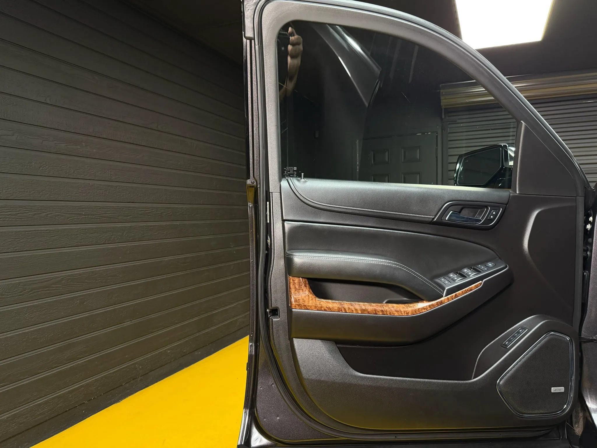 Used 2016 Chevrolet Suburban LTZ RWD image 27