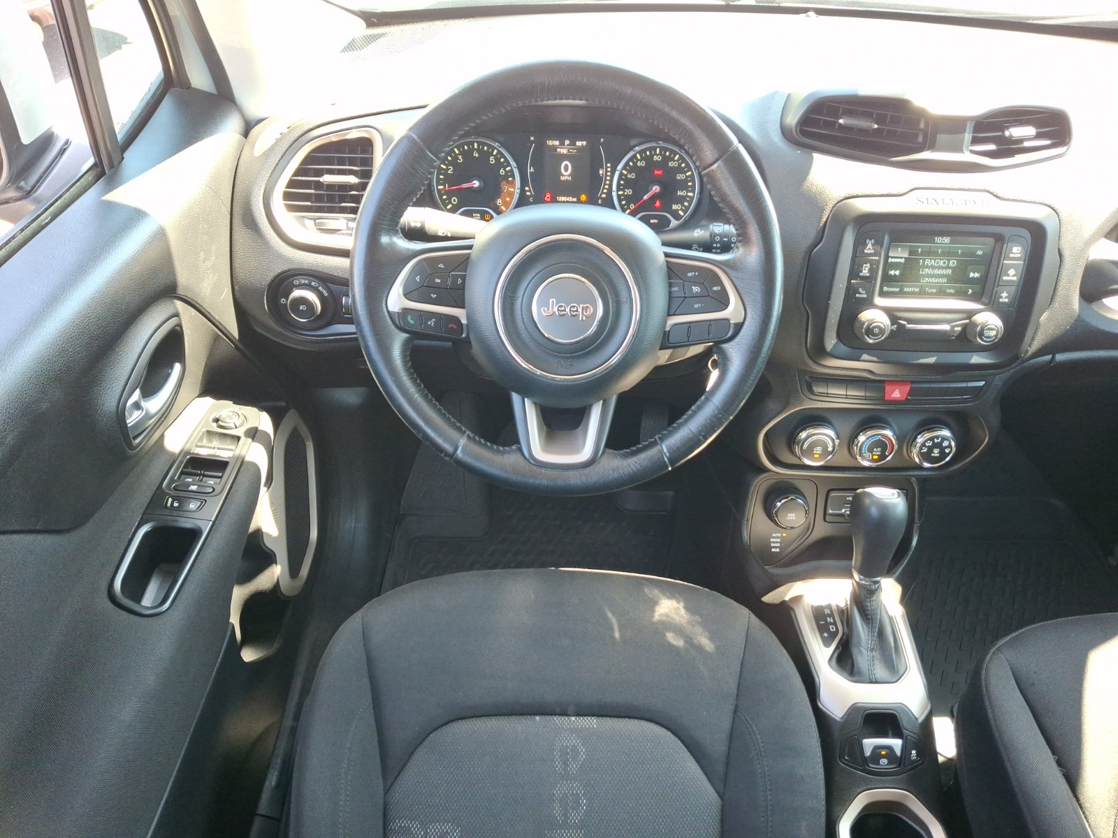 Used 2015 Jeep Renegade Latitude AWD/4WD image 11