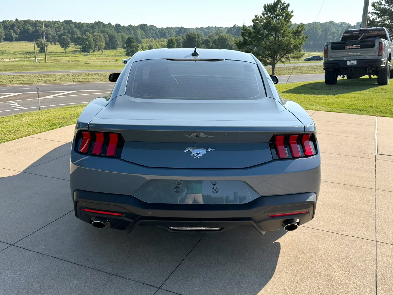 Used 2025 Ford Mustang Coupe RWD image 5