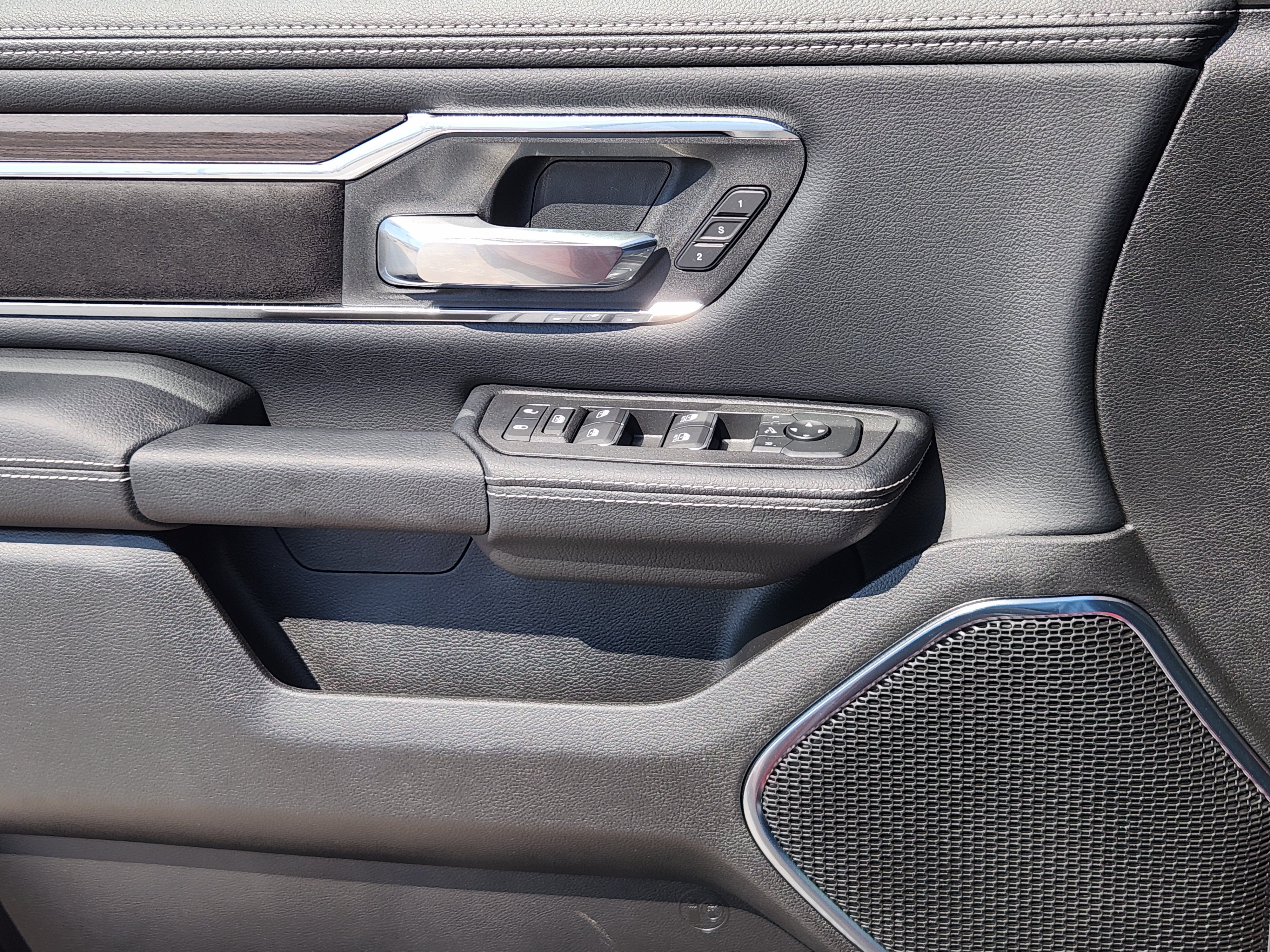 New 2027 RAM 1500 Laramie AWD/4WD image 17