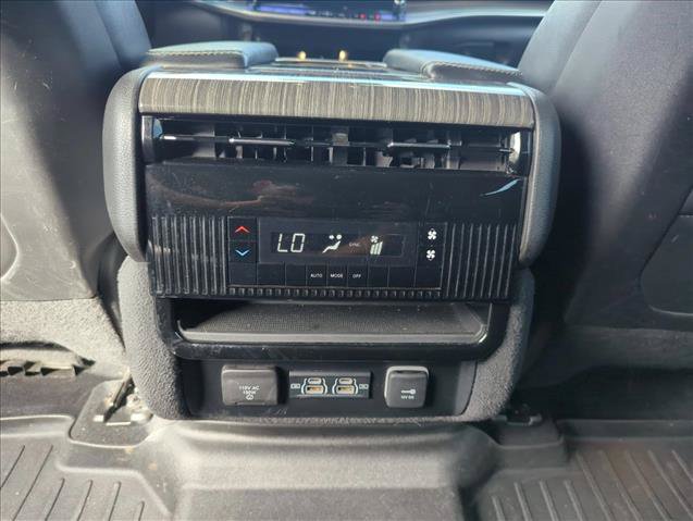 Used 2022 Jeep Wagoneer Series II RWD image 30