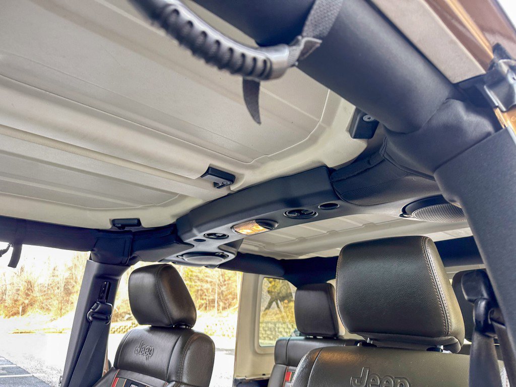 Used 2011 Jeep Wrangler Unlimited 70th Anniversary w/ Connectivity Group image 23