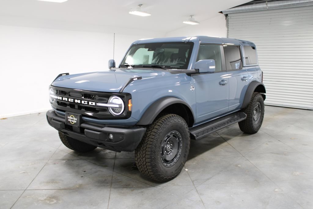 New 2025 Ford Bronco Outer Banks w/ Sasquatch Package image 3