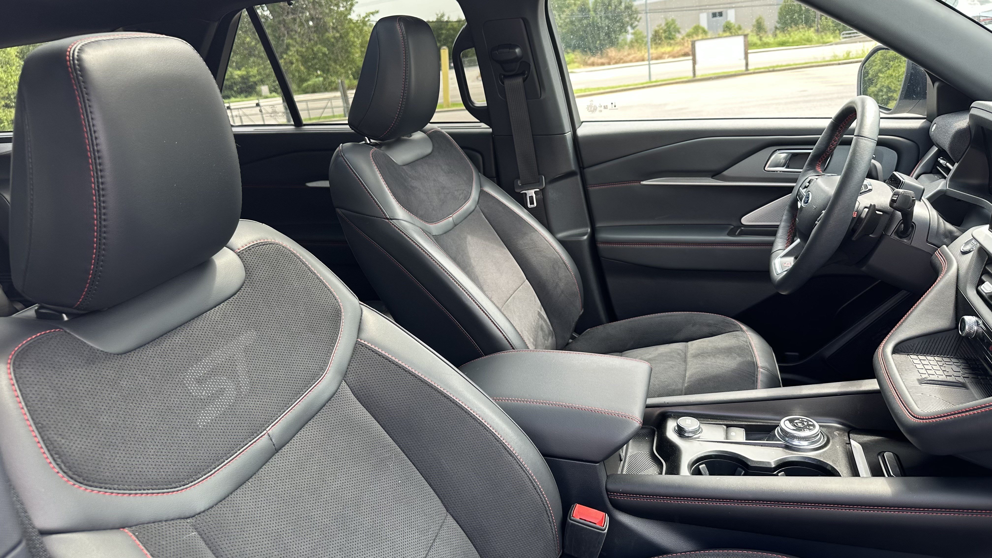 Used 2025 Ford Explorer ST AWD/4WD image 33