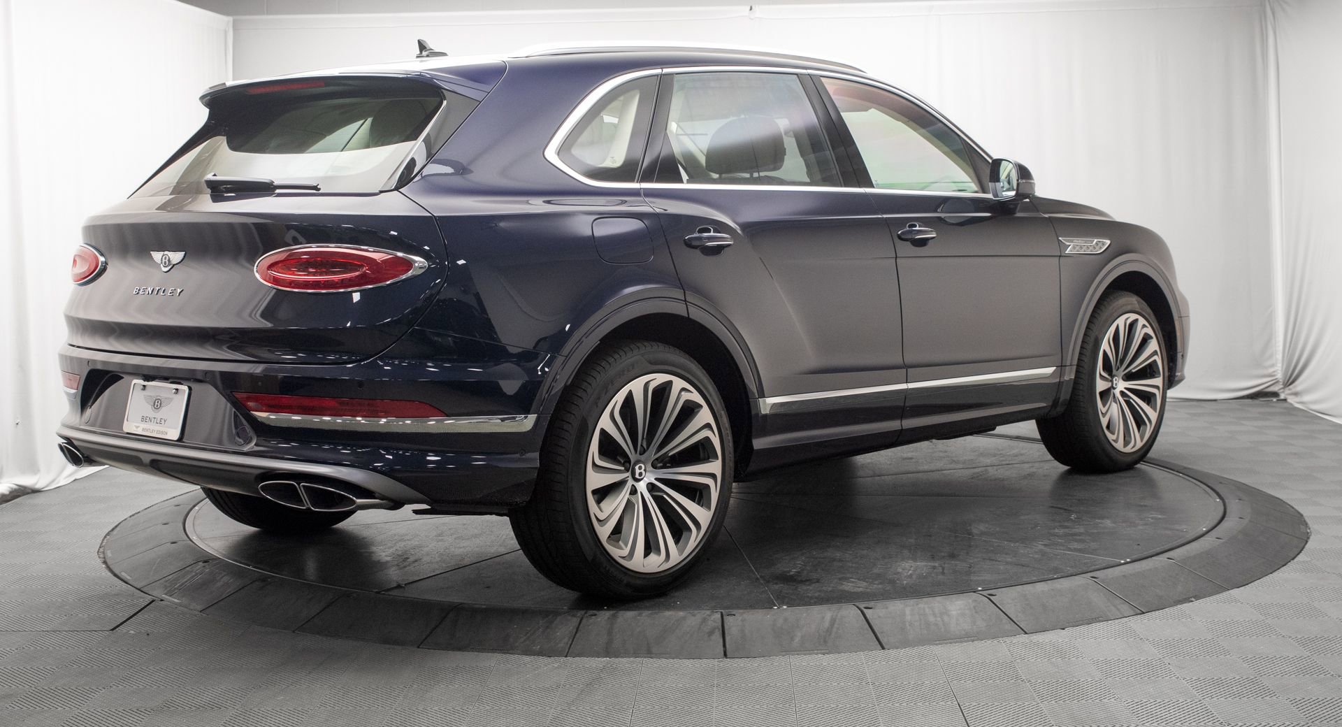 New 2025 Bentley Bentayga image 3