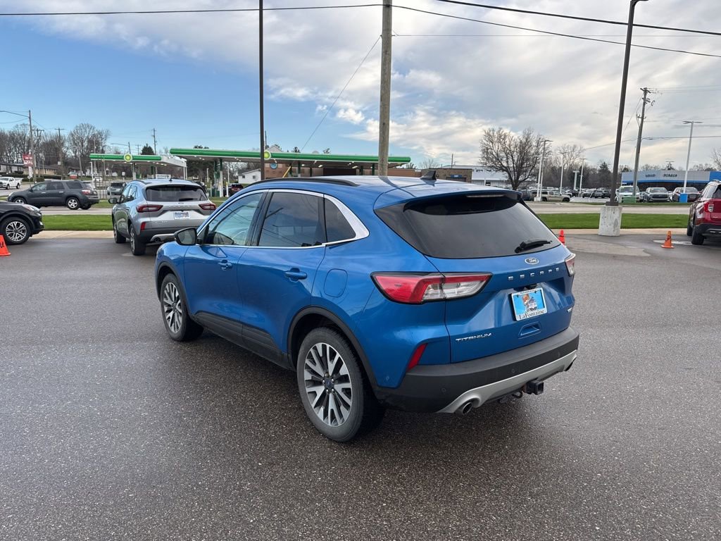 Used 2020 Ford Escape Titanium image 3