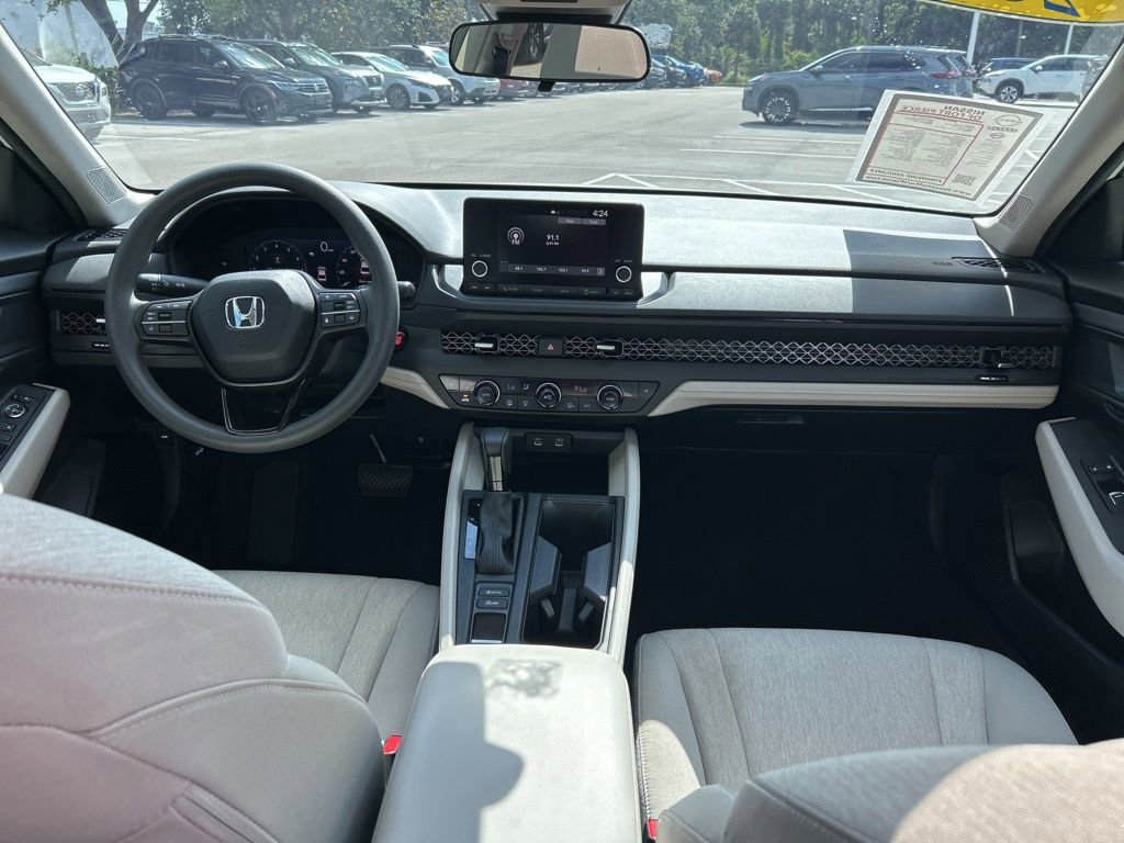 Used 2025 Honda Accord SE image 10