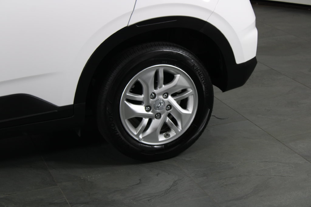 Certified 2024 Hyundai Venue SE FWD image 15