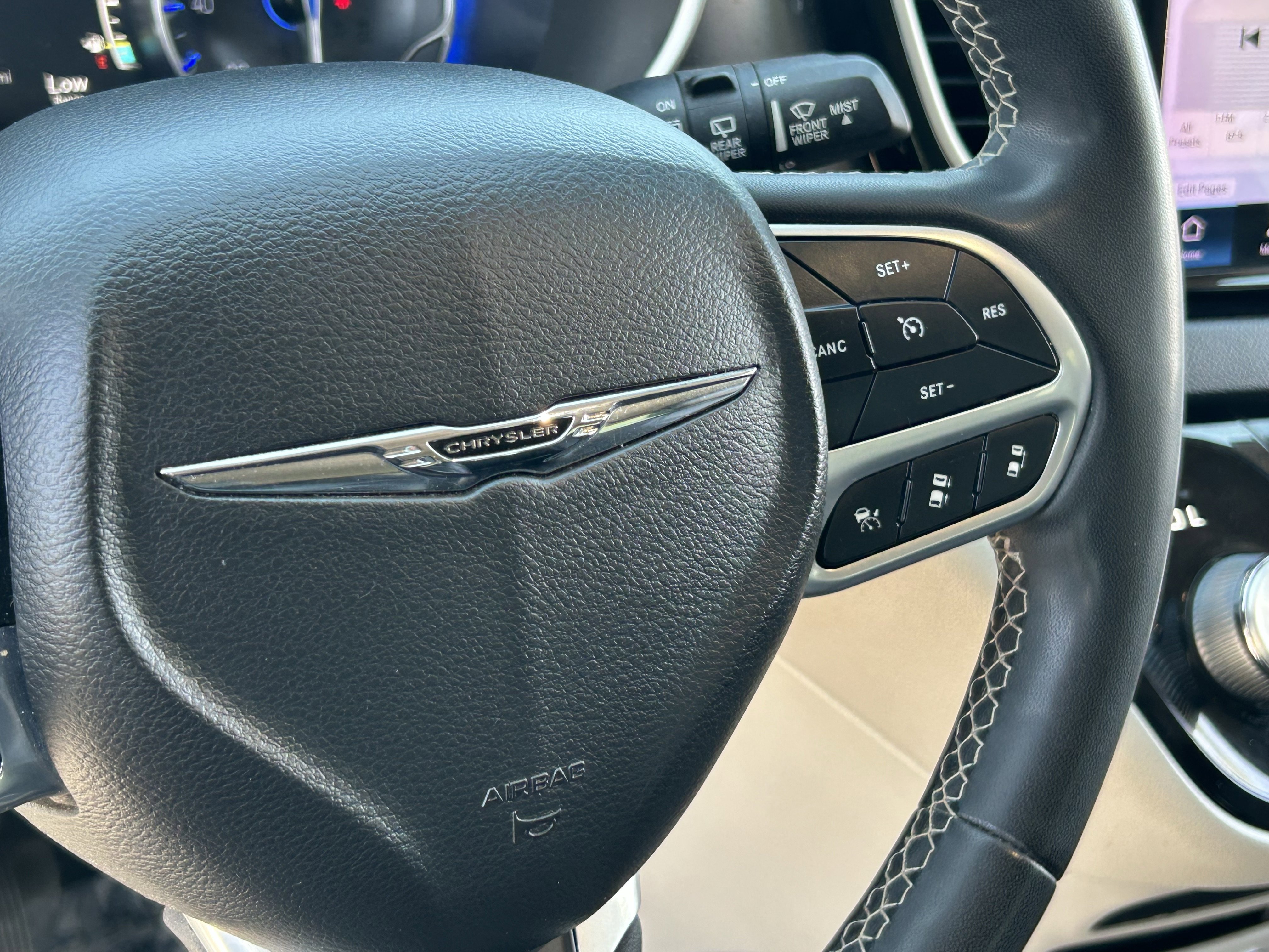 Certified 2022 Chrysler Pacifica Touring-L image 26