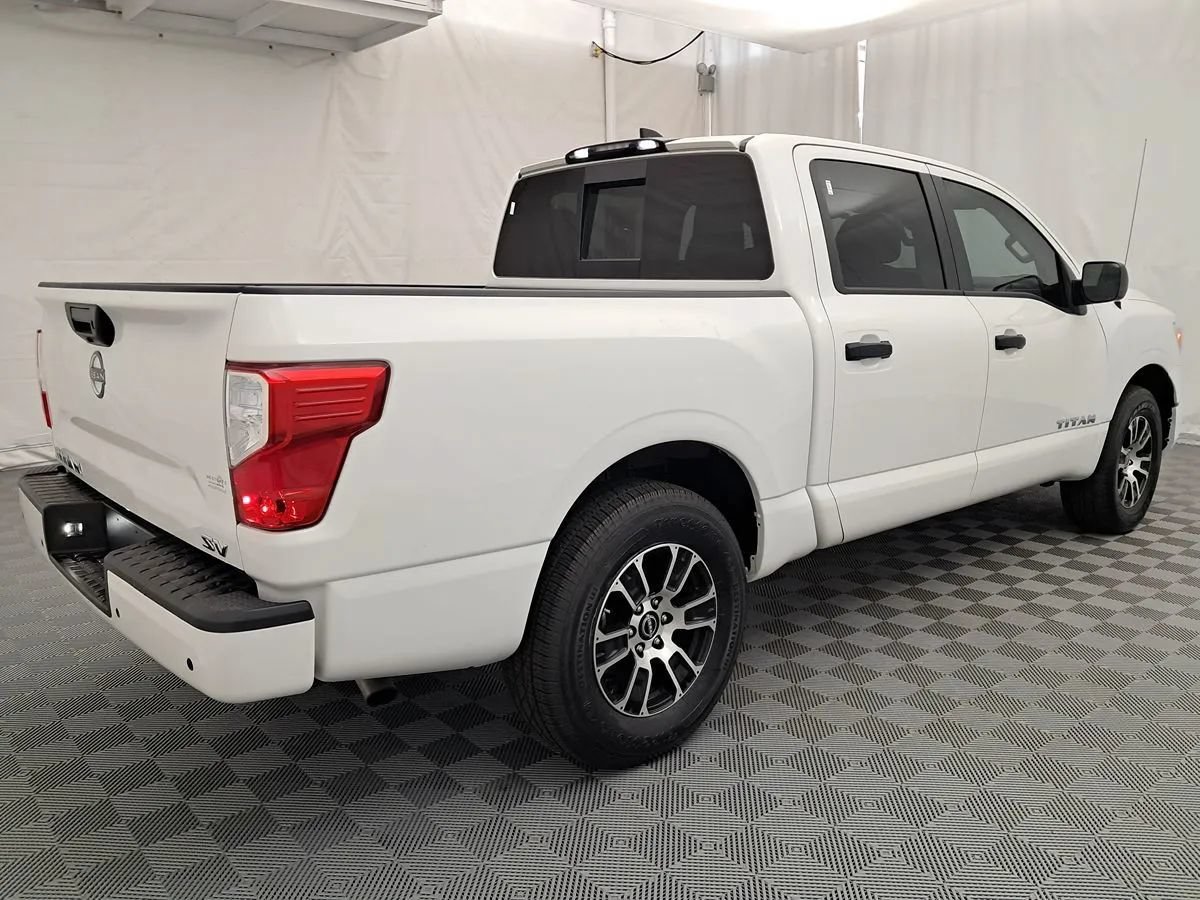 Used 2023 Nissan Titan SV RWD image 4