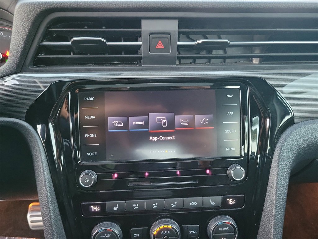 Certified 2022 Volkswagen Passat 2.0T R-Line image 22