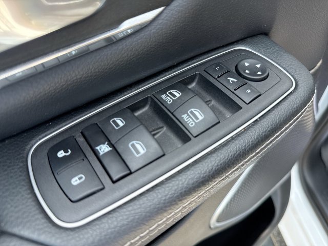 Used 2023 RAM 1500 Laramie AWD/4WD image 13