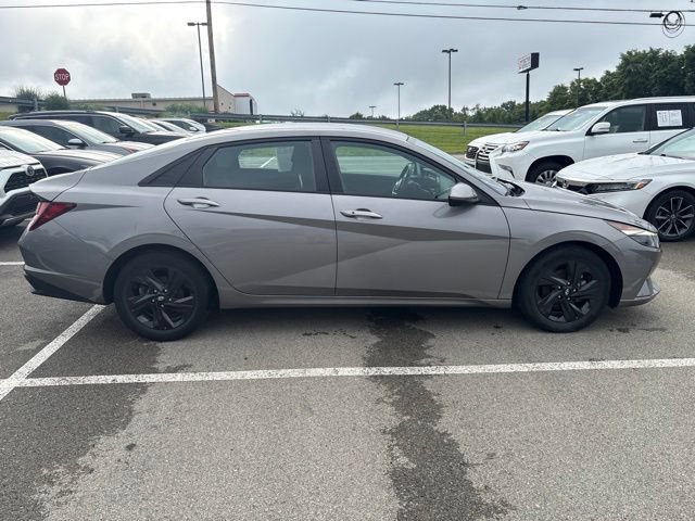 Used 2022 Hyundai Elantra SEL w/ Convenience Package FWD image 6