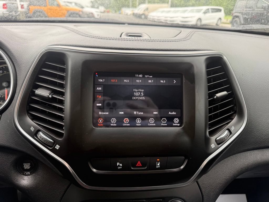 Used 2021 Jeep Cherokee Latitude Plus AWD/4WD image 24
