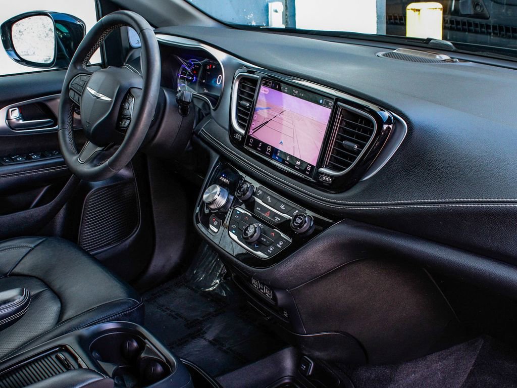 Used 2022 Chrysler Pacifica Touring-L w/ Uconnect Theater Family Group image 42