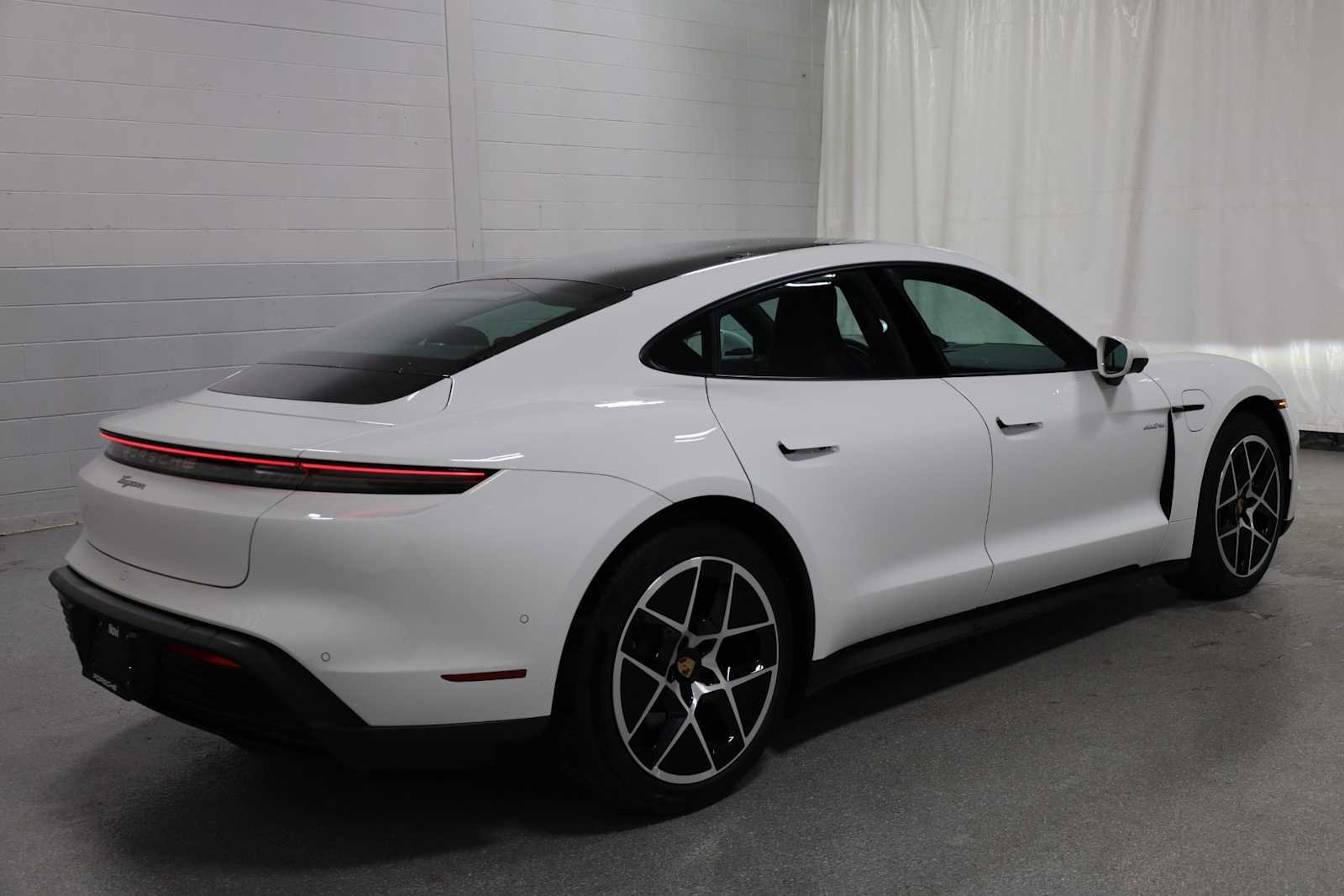 Certified 2025 Porsche Taycan image 10