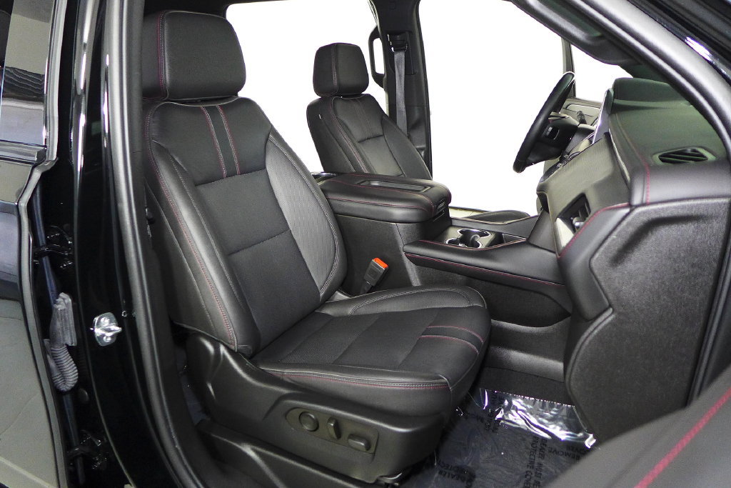 Used 2022 Chevrolet Suburban RST w/ Sport Performance Package AWD/4WD image 18
