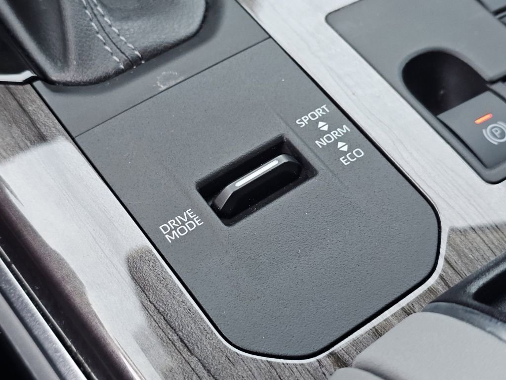 Used 2023 Toyota Highlander Platinum image 11