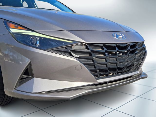 Used 2023 Hyundai Elantra SE image 2