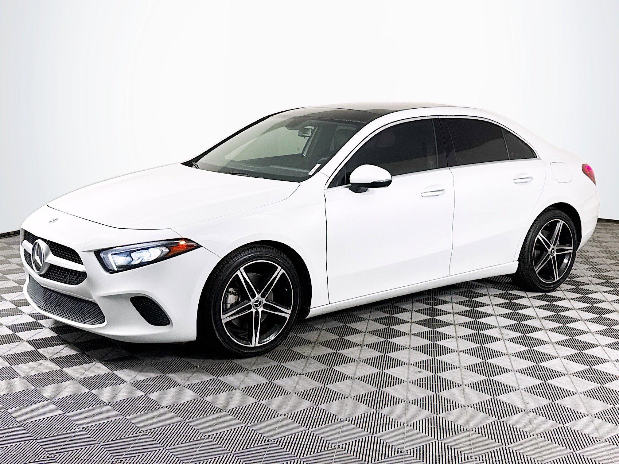 Used 2019 Mercedes-Benz A 220 image 4