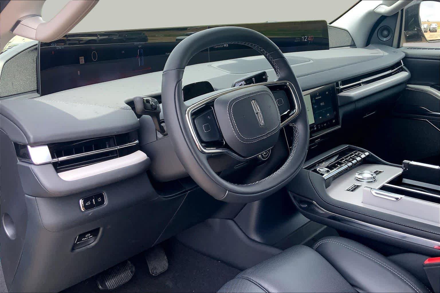 New 2026 Lincoln Navigator Reserve AWD/4WD image 8