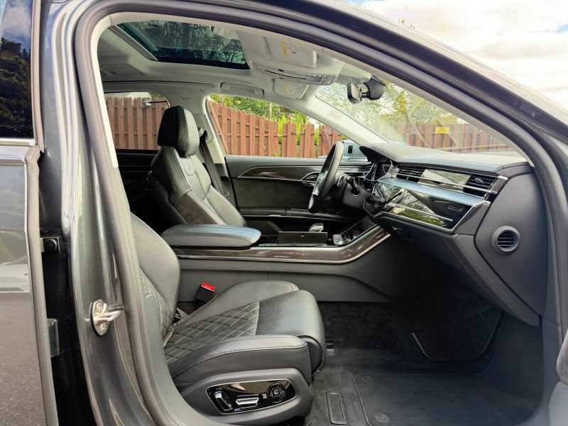 Used 2020 Audi S8 L AWD/4WD image 31