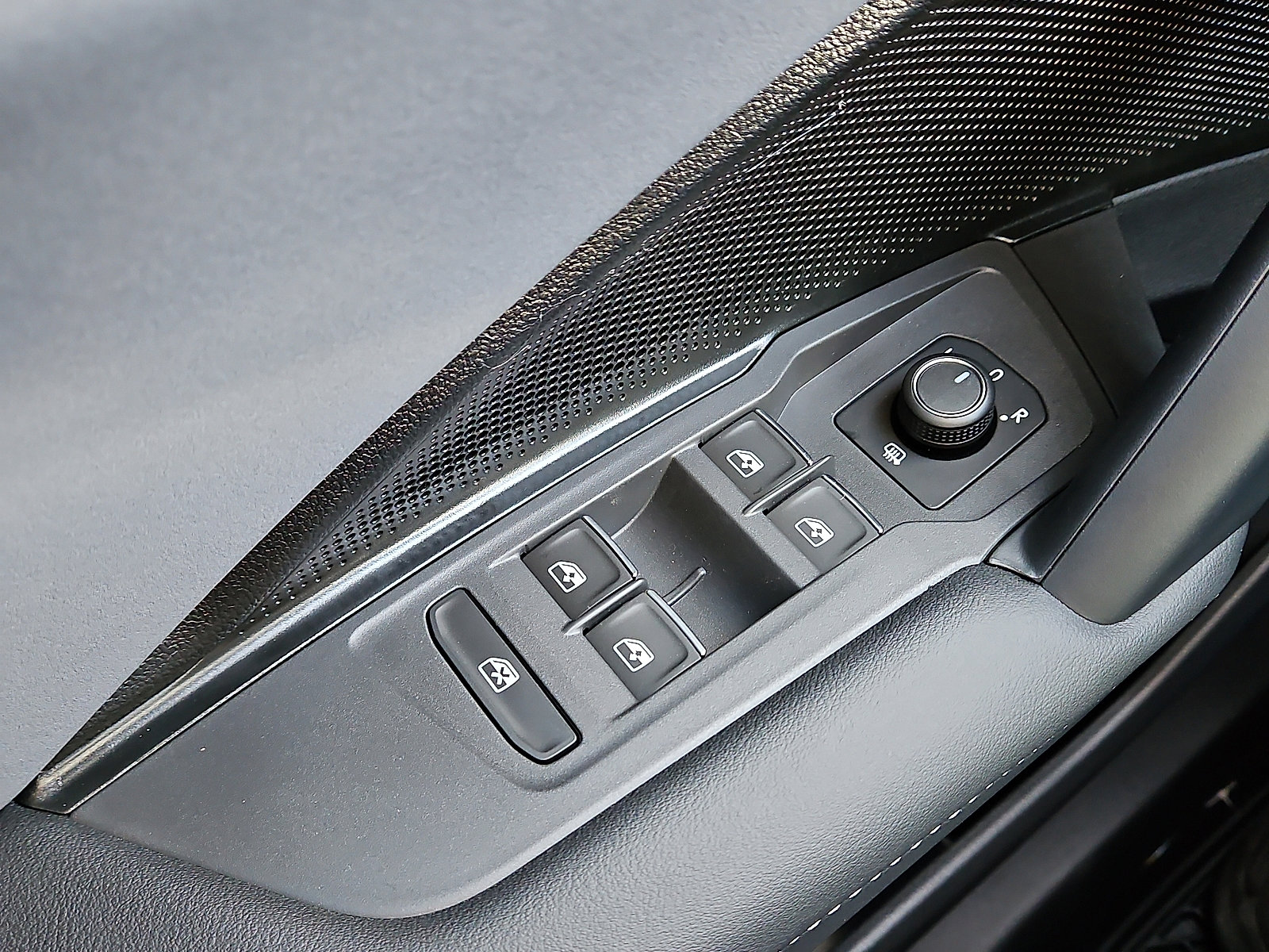 New 2026 Volkswagen Tiguan SE image 13