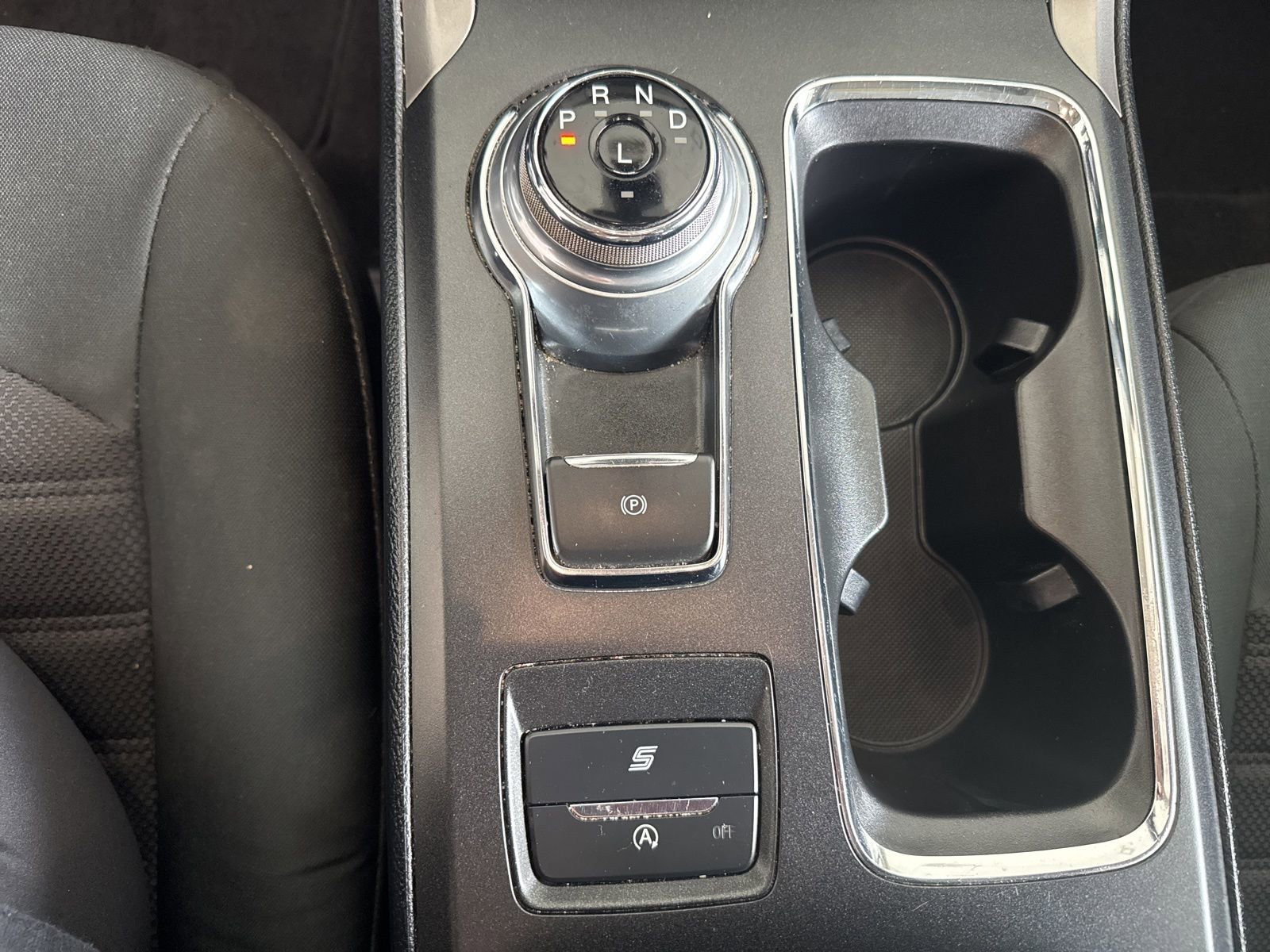 Used 2020 Ford Fusion SE image 24