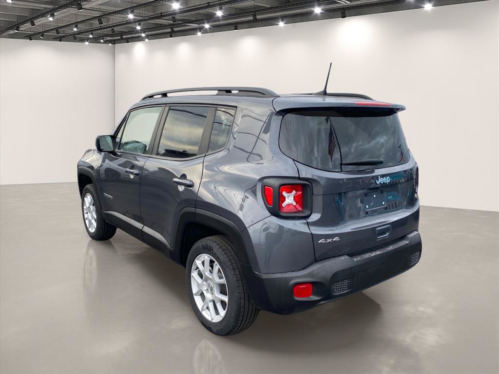Certified 2023 Jeep Renegade Latitude w/ Premium Group AWD/4WD image 5