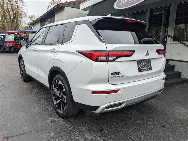 Used 2024 Mitsubishi Outlander SE image 3