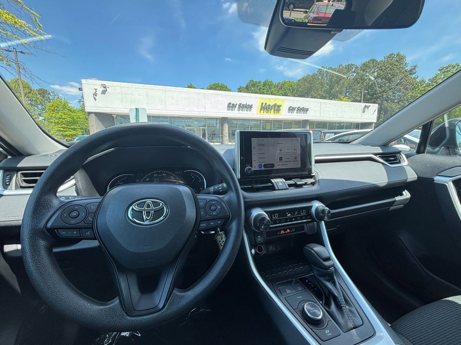 Used 2025 Toyota RAV4 LE AWD/4WD image 33