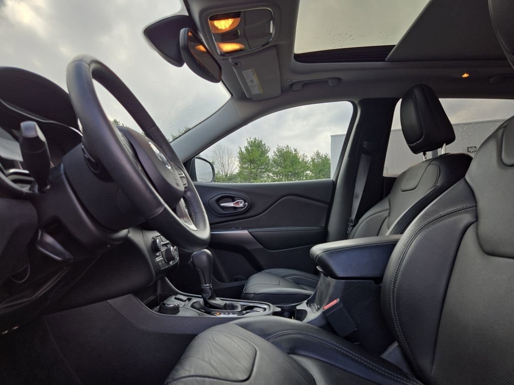 Used 2019 Jeep Cherokee Limited image 27