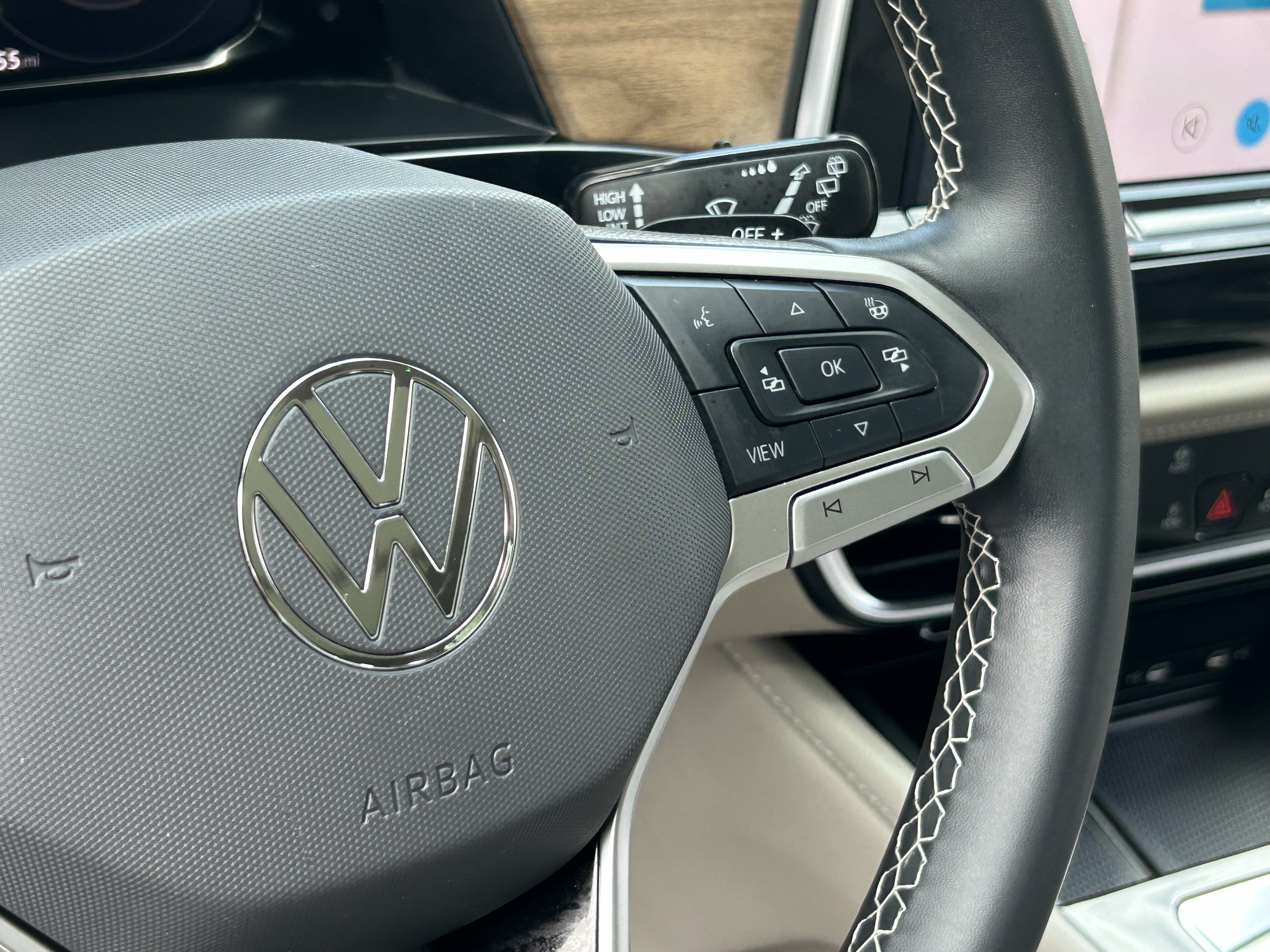 Used 2024 Volkswagen Atlas SE w/ Panoramic Sunroof Package AWD/4WD image 29