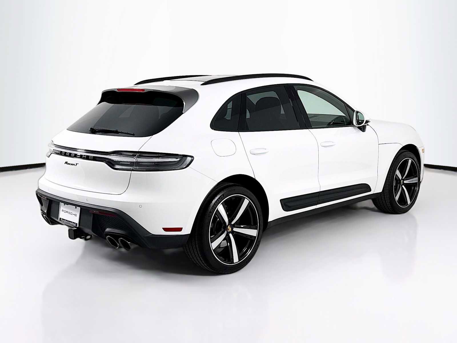 Certified 2025 Porsche Macan T image 9