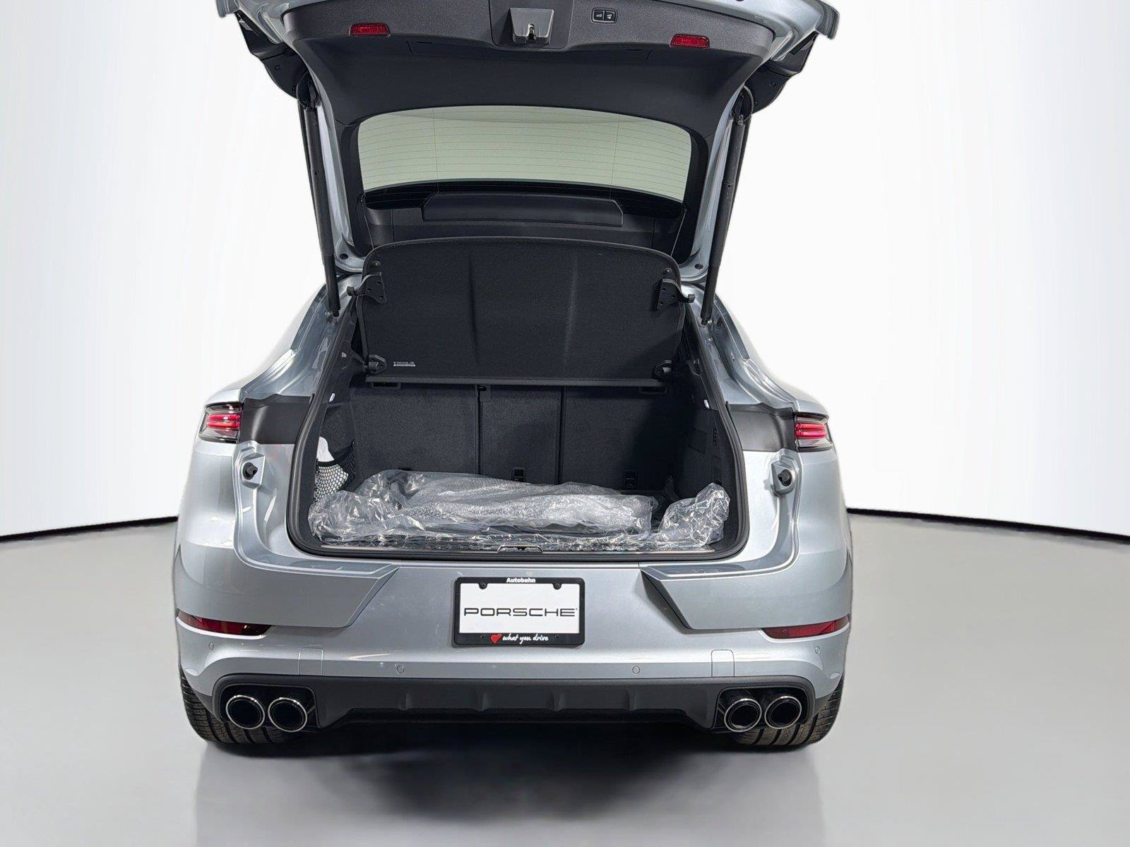 Certified 2025 Porsche Cayenne Coupe AWD/4WD image 36