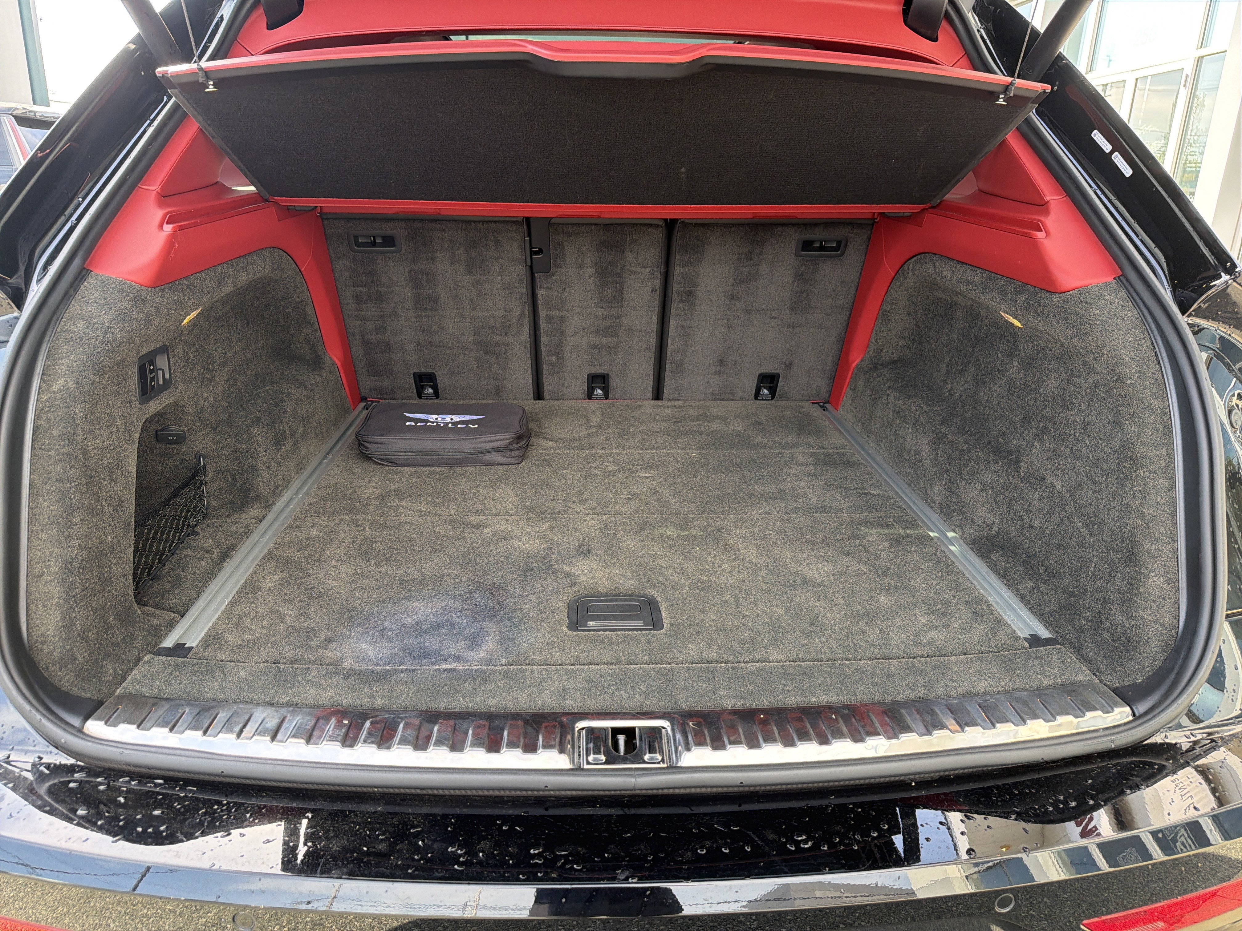 Used 2023 Bentley Bentayga Extended Wheelbase AWD/4WD image 28