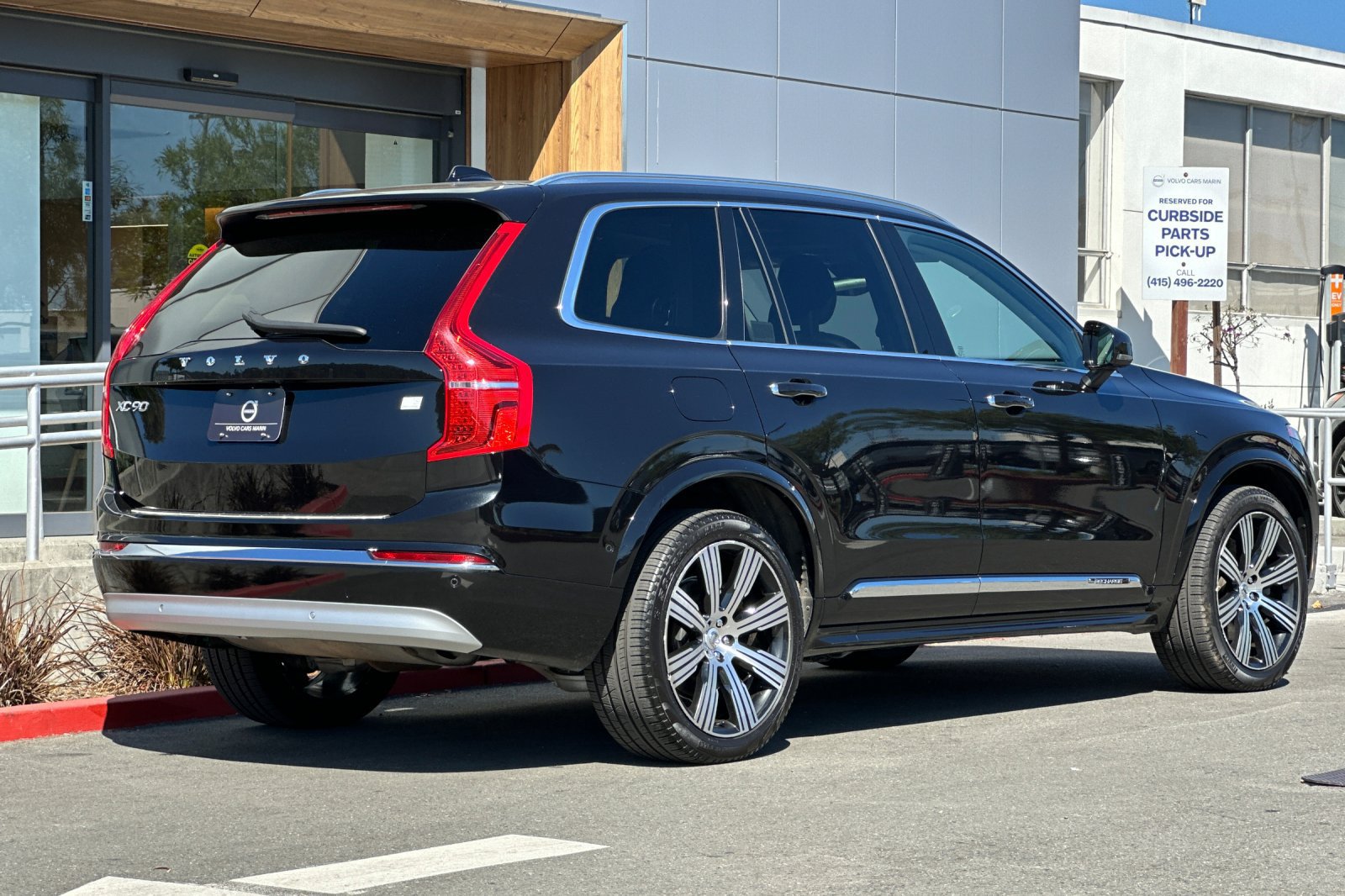 Used 2022 Volvo XC90 T8 Inscription w/ Advanced Package AWD/4WD image 2