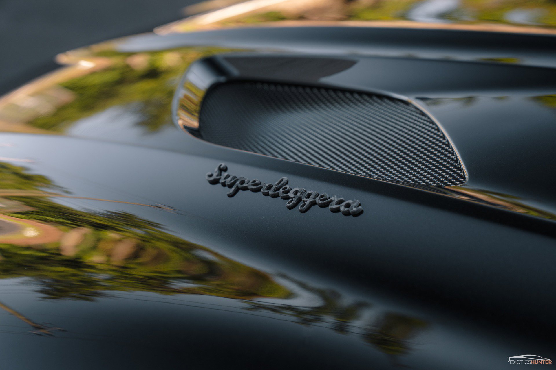 Used 2019 Aston Martin DBS Superleggera RWD image 3