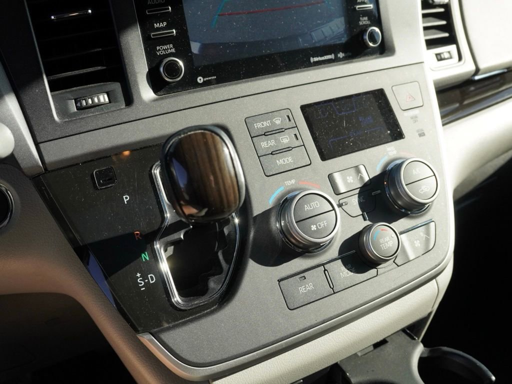 Used 2020 Toyota Sienna XLE image 19