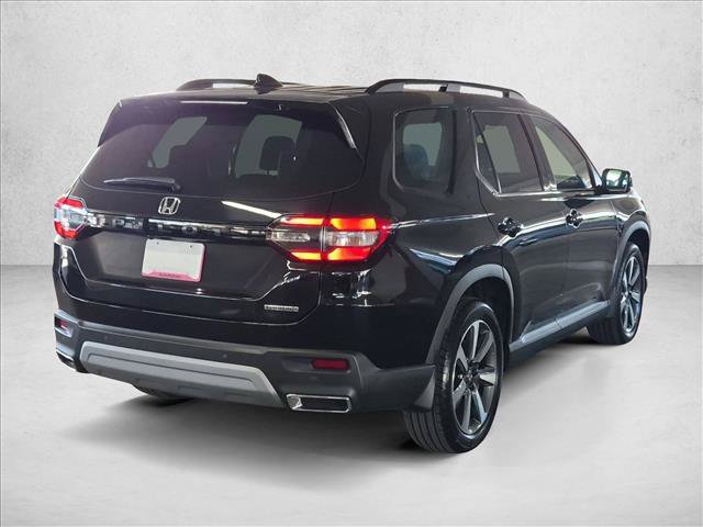 Used 2025 Honda Pilot Touring image 5