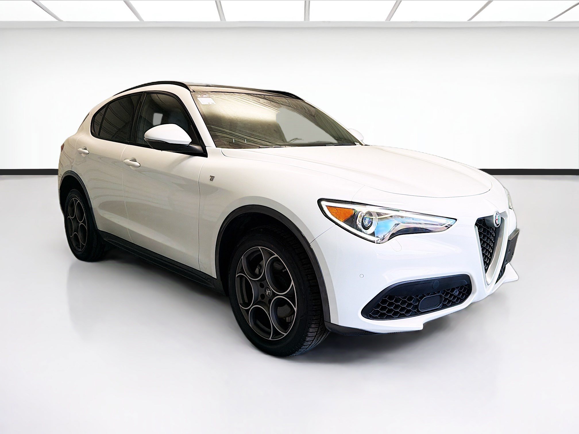 Used 2023 Alfa Romeo Stelvio Ti AWD/4WD image 3