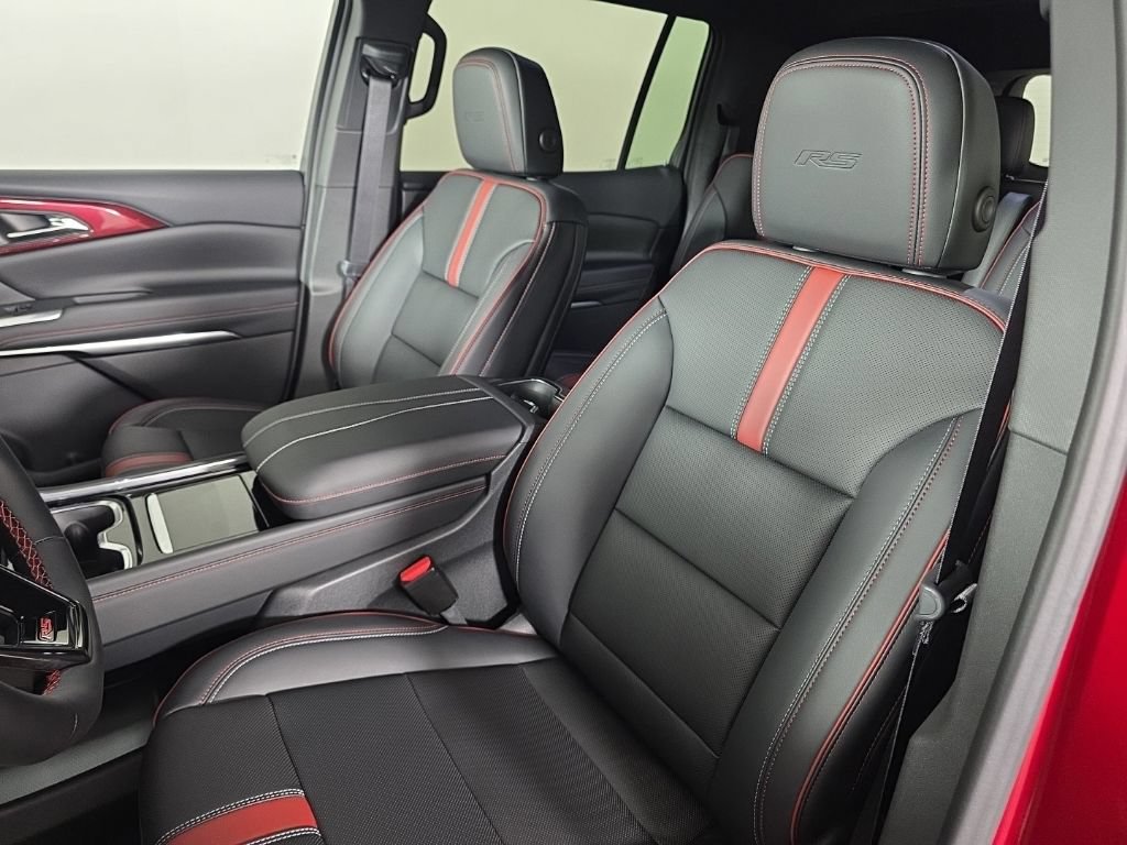 New 2027 Chevrolet Traverse RS w/ LPO, Floor Liner Package FWD image 16