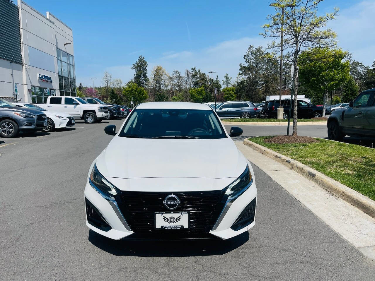 Used 2025 Nissan Altima 2.5 SV image 3