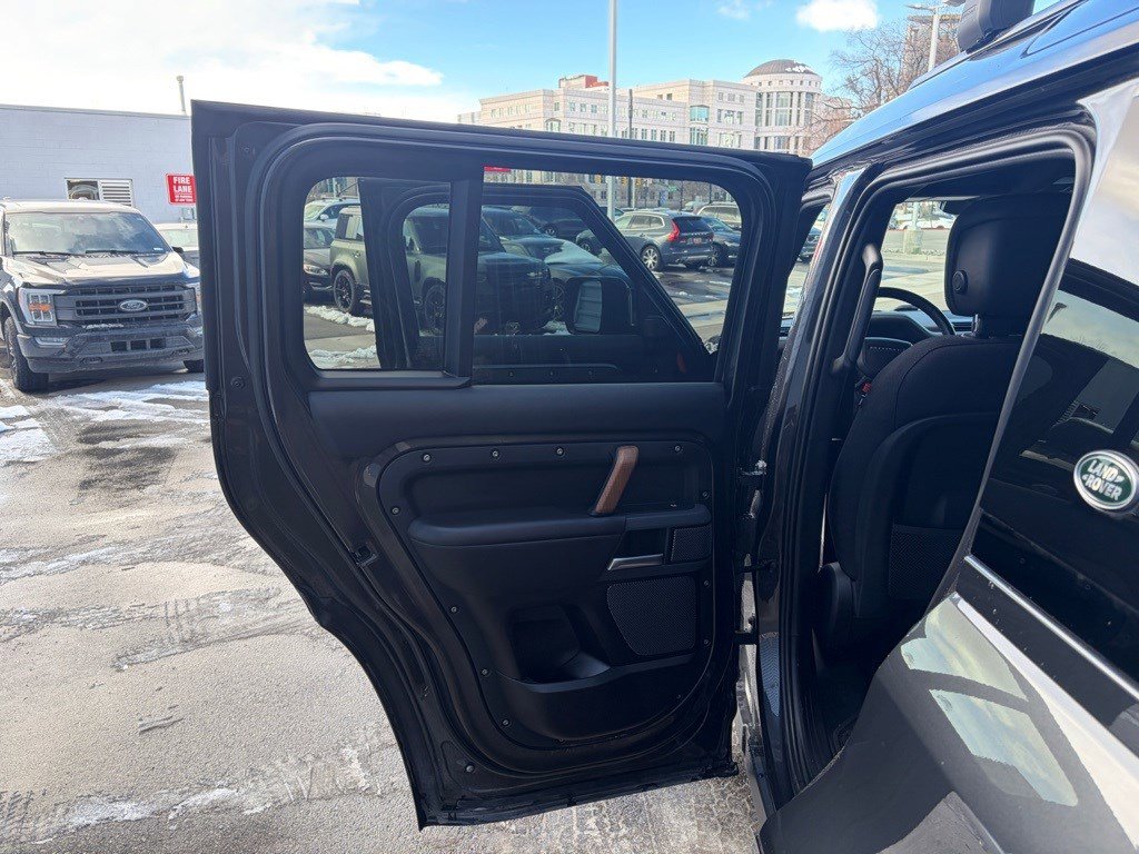 Used 2023 Land Rover Defender 110 X image 10