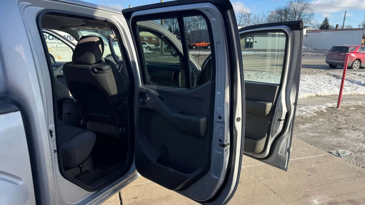 Used 2012 Nissan Frontier SV w/ SV Premium Utility Pkg image 19