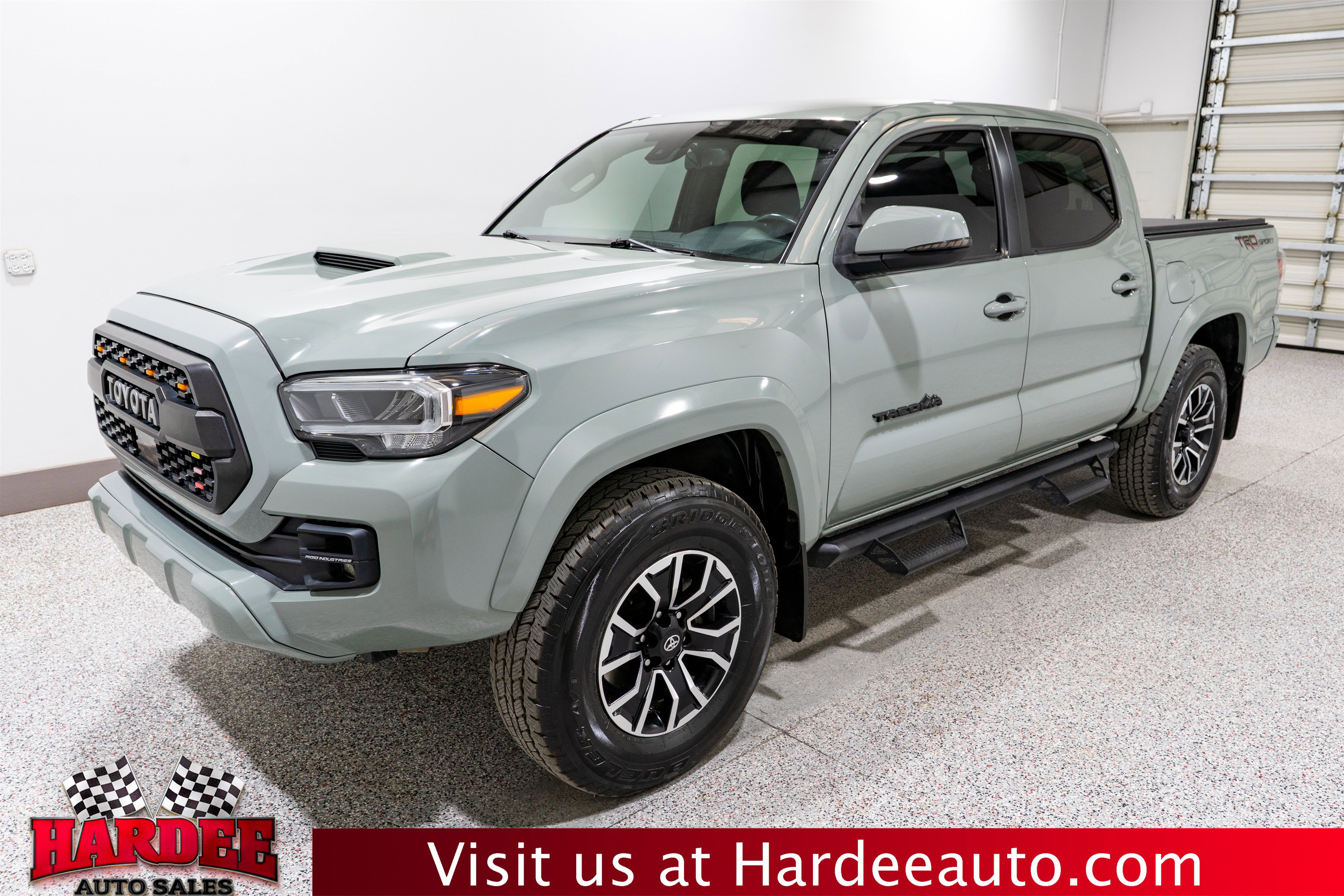 Used 2022 Toyota Tacoma TRD Sport w/ Technology Package RWD image 2
